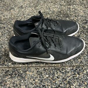 Nike men’s golf shoes. Size 9.5